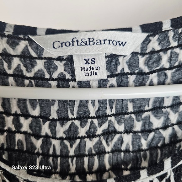 Croft and Barrow, szXS, black and white graphic design, fit and flare dress - Picture 3 of 8